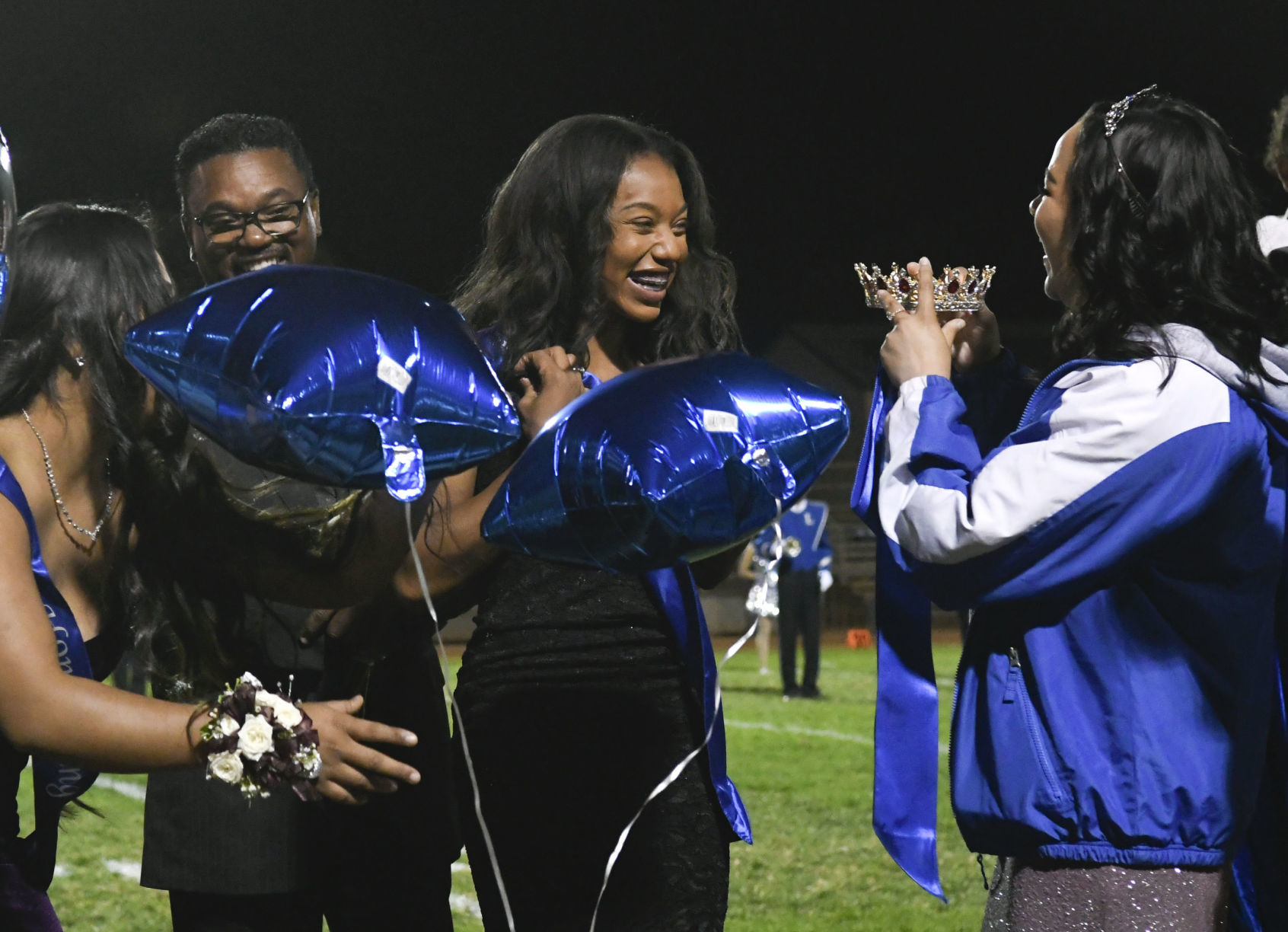 101119 Lompoc Homecoming 02.jpg